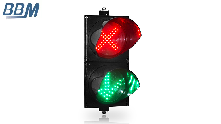直径200mm（8インチ）赤十字と緑矢印LED信号機、省エネ、IP65、駐車場