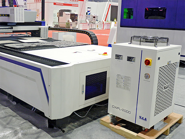 Air Cooled Water Chiller System CWFL-2000 for 2KW Fiber Laser Metal Cutter