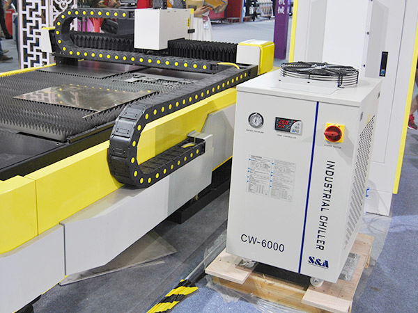 Laser Chiller CW-6000 Efficiently Cools Acrylic Laser Cutting Machines