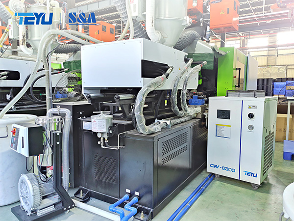 TEYU Industrial Chiller CW-6300 for Cooling Injection Molding Machine
