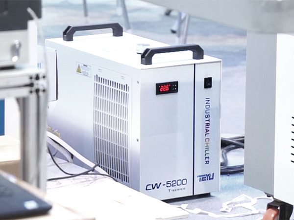 Ka hihia noi o TEYU CW-5200 Water Chiller i kahi 130W CO2 Laser Cutting Machine