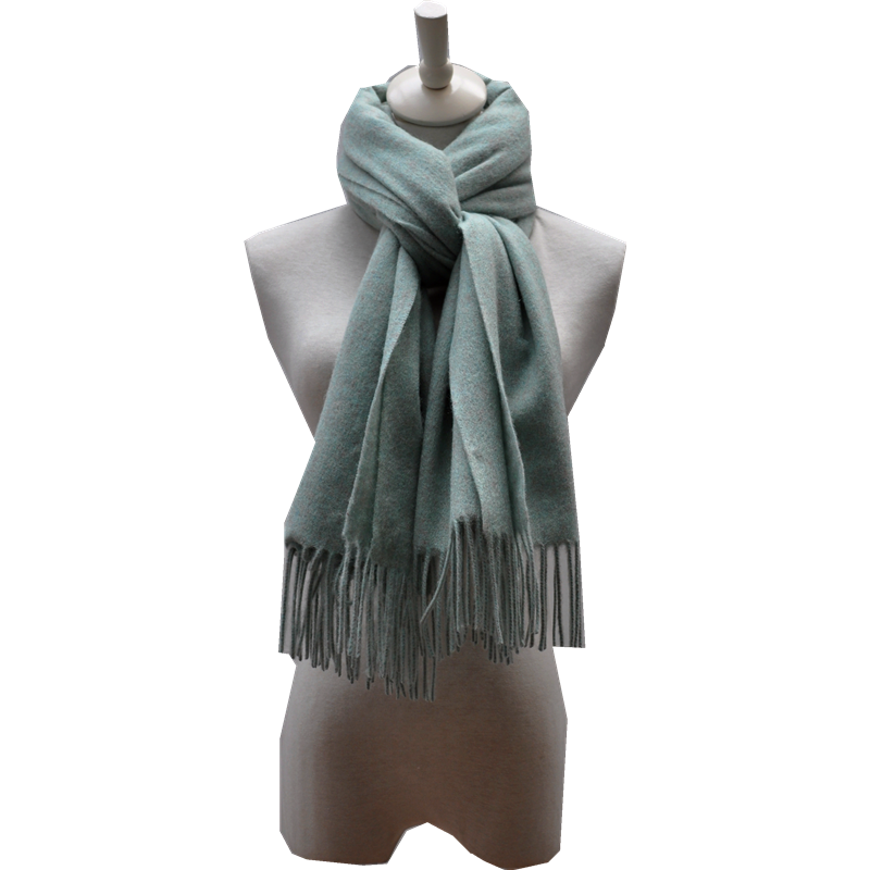 TH1961 lamb wool cashmere shawl wearing style with fringed edges