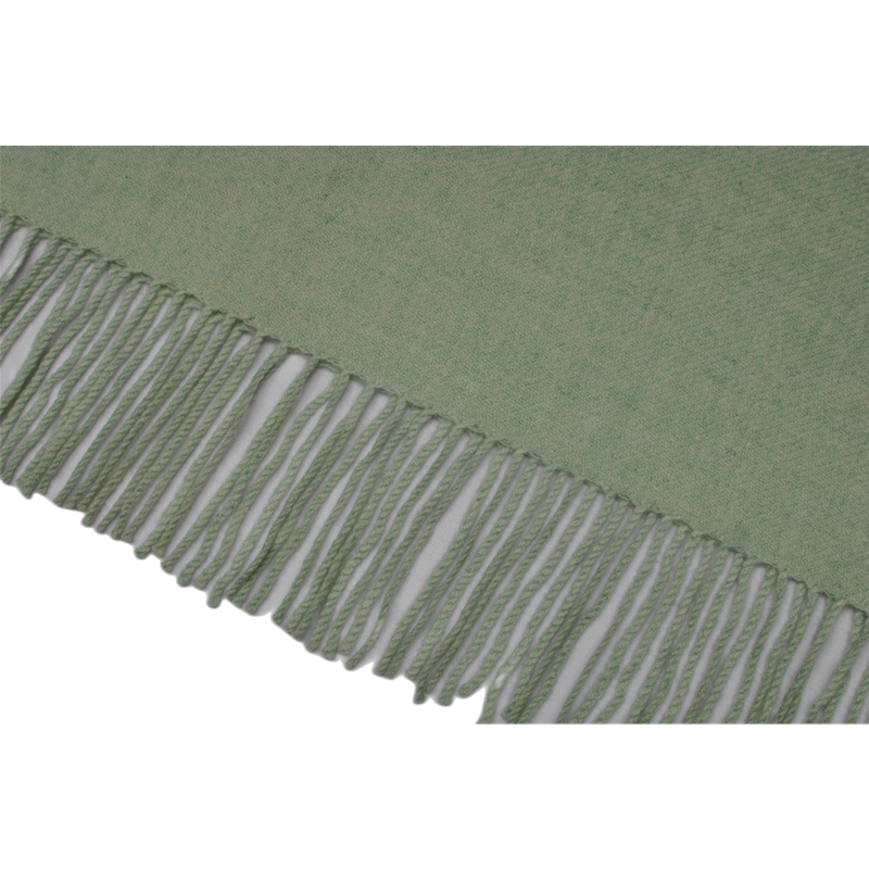 Close-up of the 10 cm fringe and clean woven edge of the E1108 cashmere wool blanket.