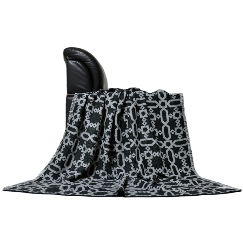 durable-exquisite-fringe-hemming-craftsmanship-of-plaid-throw-blanket