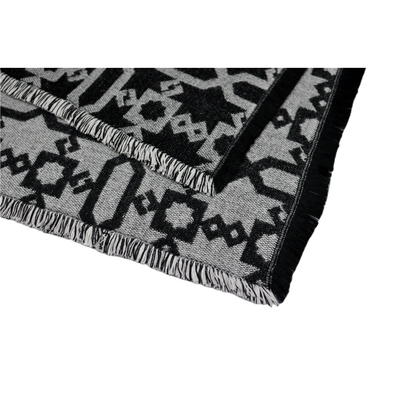breathable-yet-thick-thermal-insulation-layer-of-synthetic-cashmere-blanket