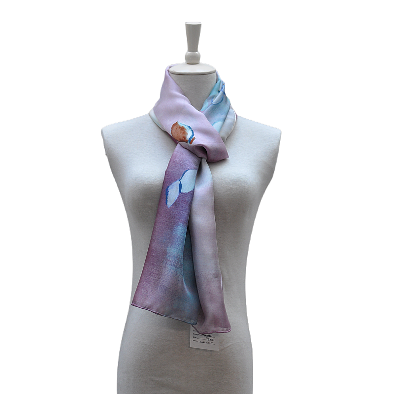  Oversized-110x200cm-ren-silke-tørklæde-WEC2203-flad-lay-akvarel-blomsterdesign-til-boutique-sourcing