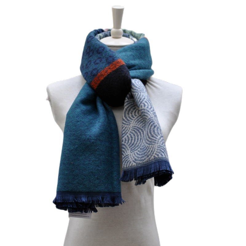 folded-view-showing-exquisite-selvedge-of-woven-business-shawl