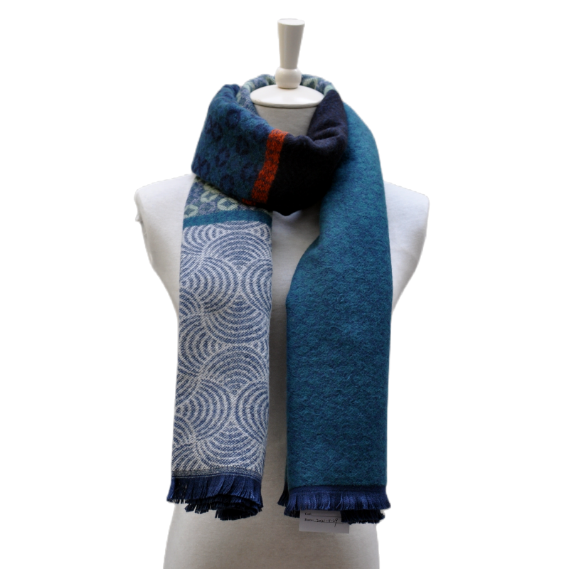 factory-quality-inspection-and-bulk-packing-of-acrylic-shawls