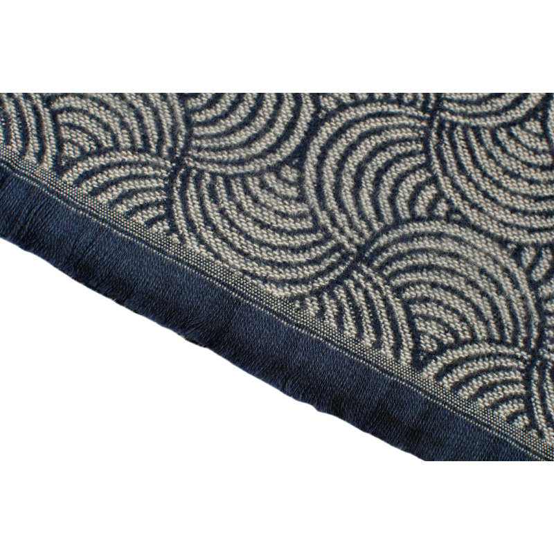 close-up-of-2x2cm-fine-tailored-fringes-on-woven-shawl