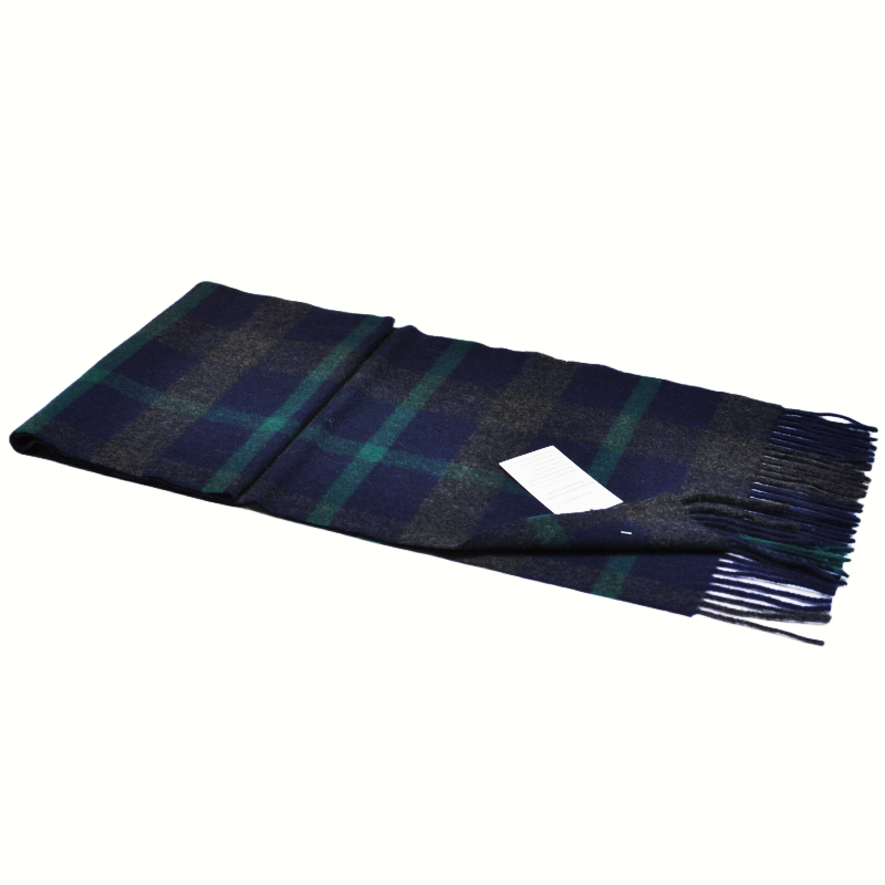 Male model wearing TH2305 plaid winter scarf