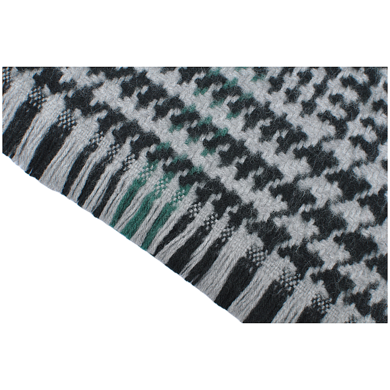 Thick Wool Scarf Tassels and Edge Craftsmanship
