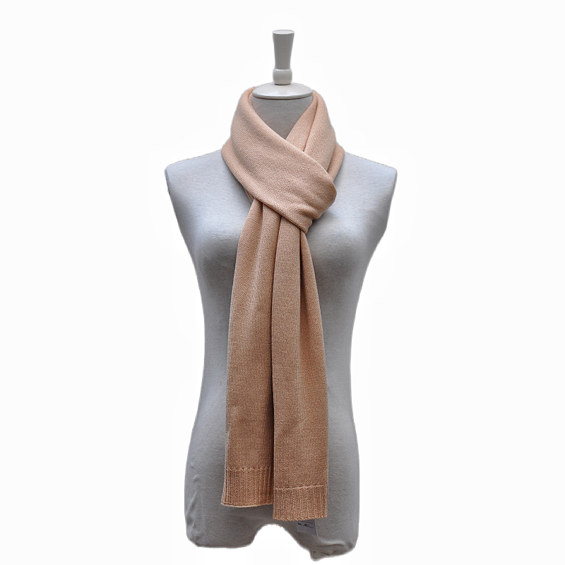 Soft and voluminous texture of the fluffy TH2308 camel knit wrap