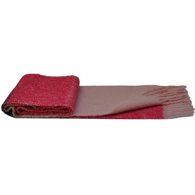  Écharpe TH2306 en bouclé duveteux à pompons mouchetés, entièrement pliée.
