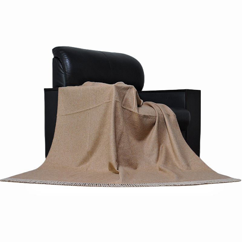 Fabric-thickness-and-weave-density-of-280GSM-lightweight-camel-down-blanket