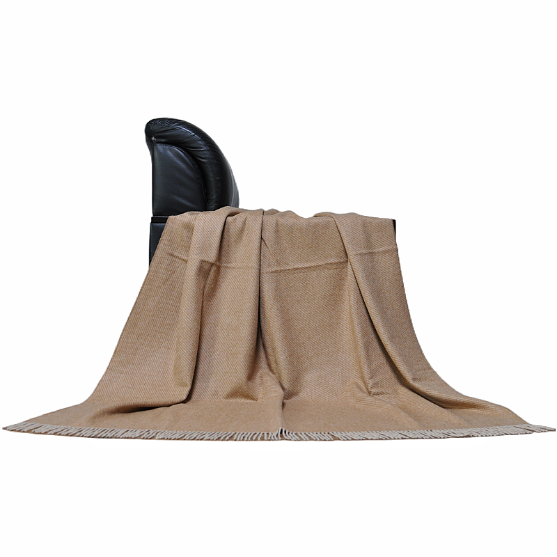 Soft-cashmere-grade-texture-of-BLUE-PHOENIX-camel-wool-wholesale