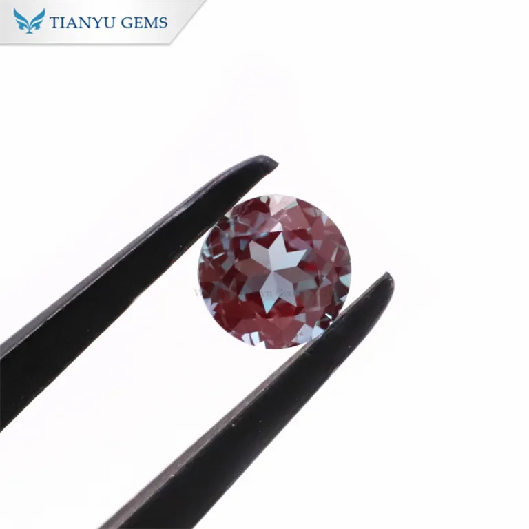 Alexandrite 7,90 ct changement de couleur naturelle dans la pierre