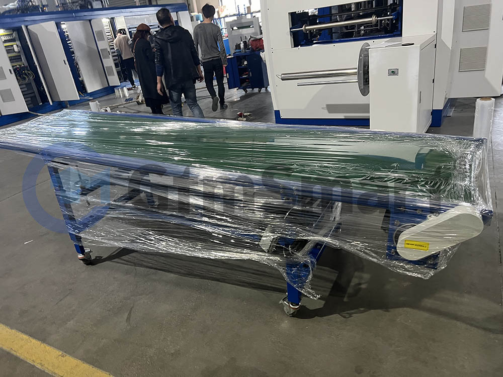food container thermoforming machine