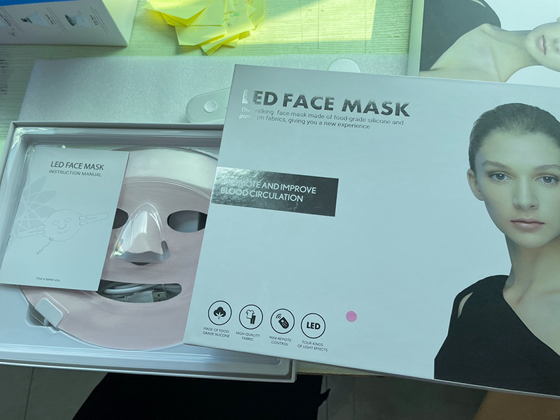 light therapy face mask