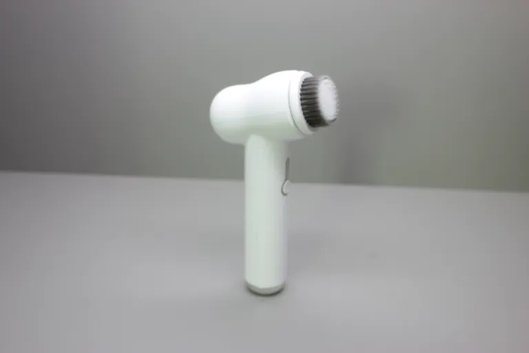 Gesichtswaschbürstenreiniger USB Wiederaufladbare Sonic Elektrische Gesichtsreinigungsbürste Vibrierende Spinnende Gesichtsreinigungsbürste Preis
