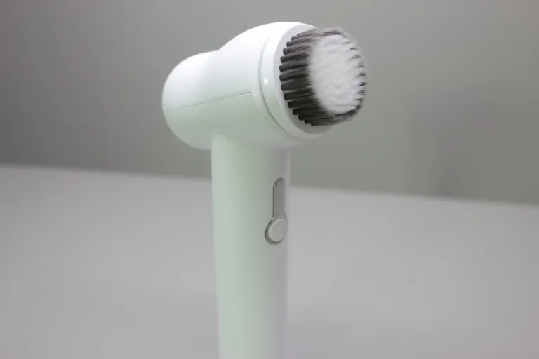 Gesichtswaschbürstenreiniger USB Wiederaufladbare Sonic Elektrische Gesichtsreinigungsbürste Vibrierende Spinnende Gesichtsreinigungsbürste Hersteller