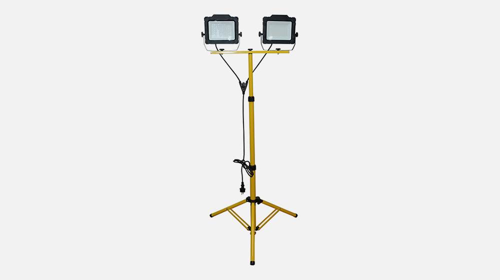 flood lights on tripod