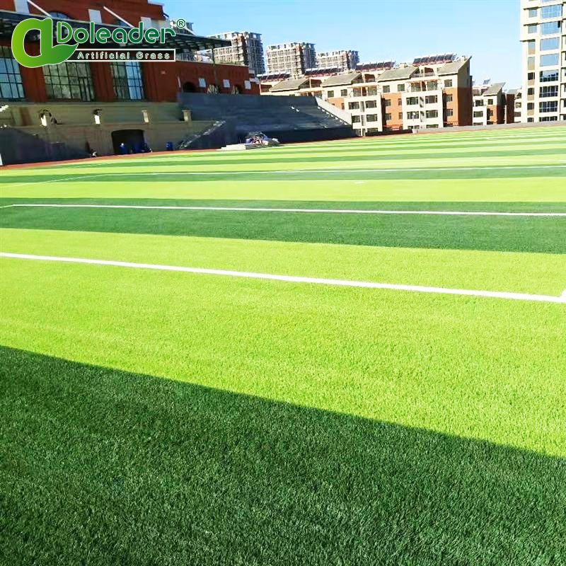 What are the different types of artificial grass for football field？