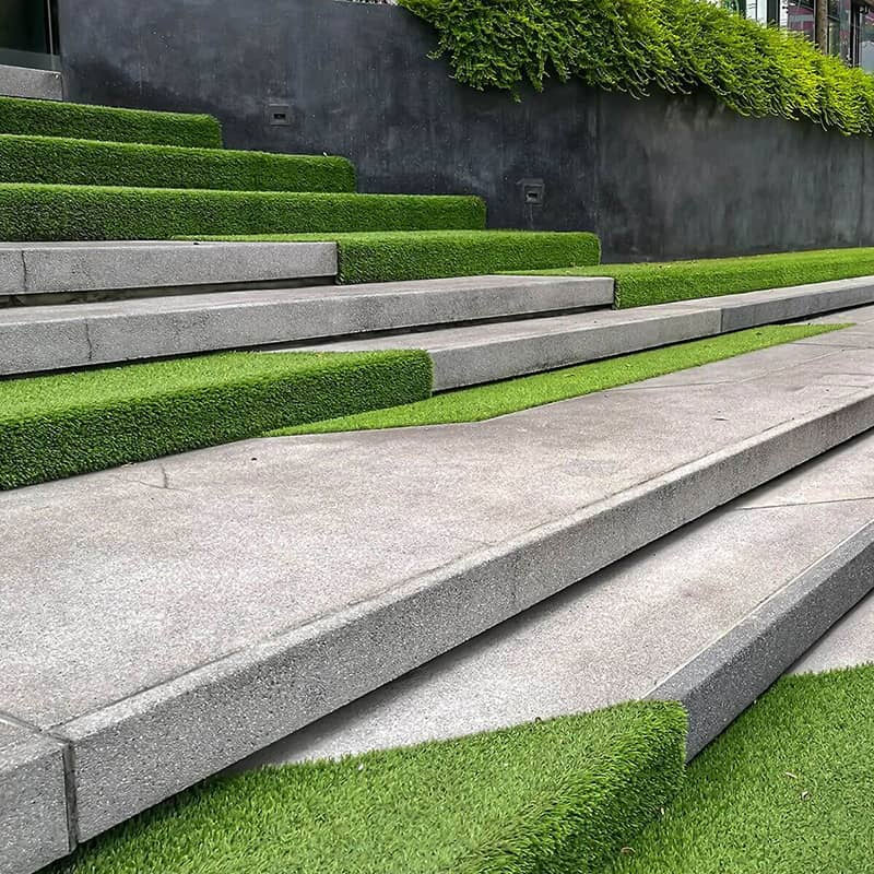 How to lay artificial grass on slabs？
