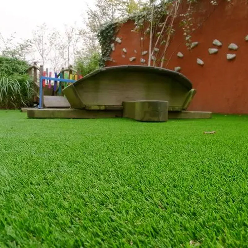 ¿Se puede poner césped artificial sobre un sistema séptico?