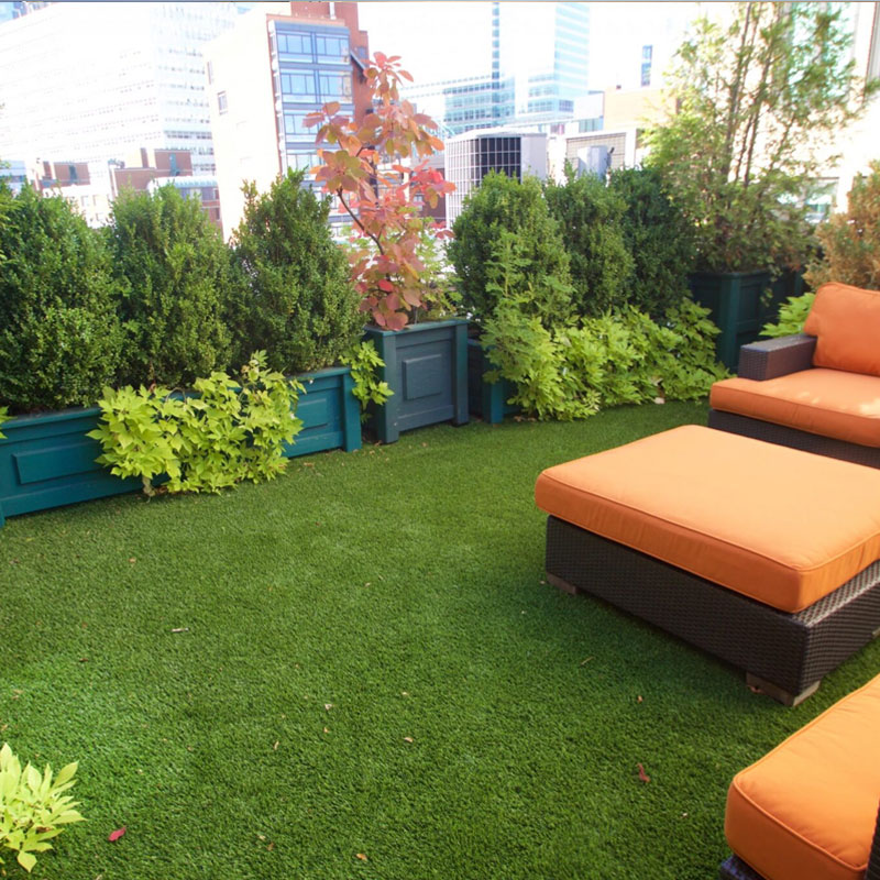 Customdesigned synthetic lawn for rooftop gardens