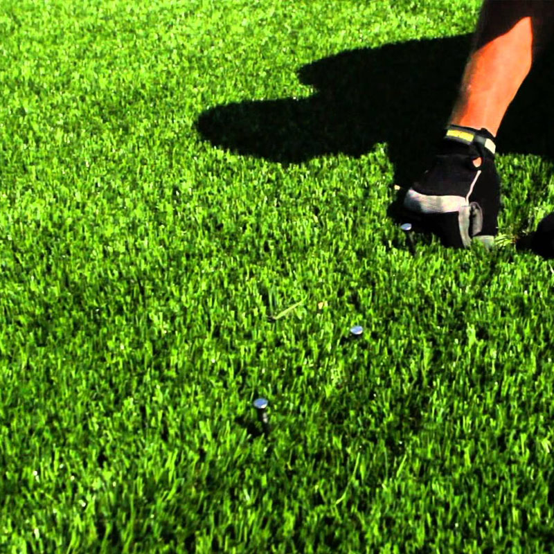 How to staple down artificial grass？ Doleader