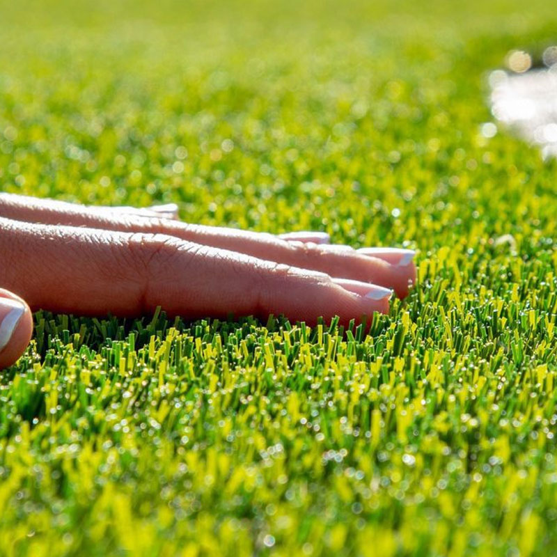 Removing static electricity from artificial turf Doleader