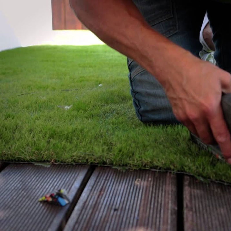 How to attach artificial grass to plywood? Doleader