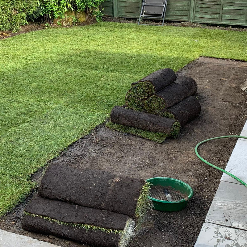 How to attach artificial grass to dirt ground？ Doleader