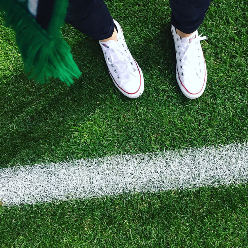 Cleaning muddy shoe prints off fake grass Doleader