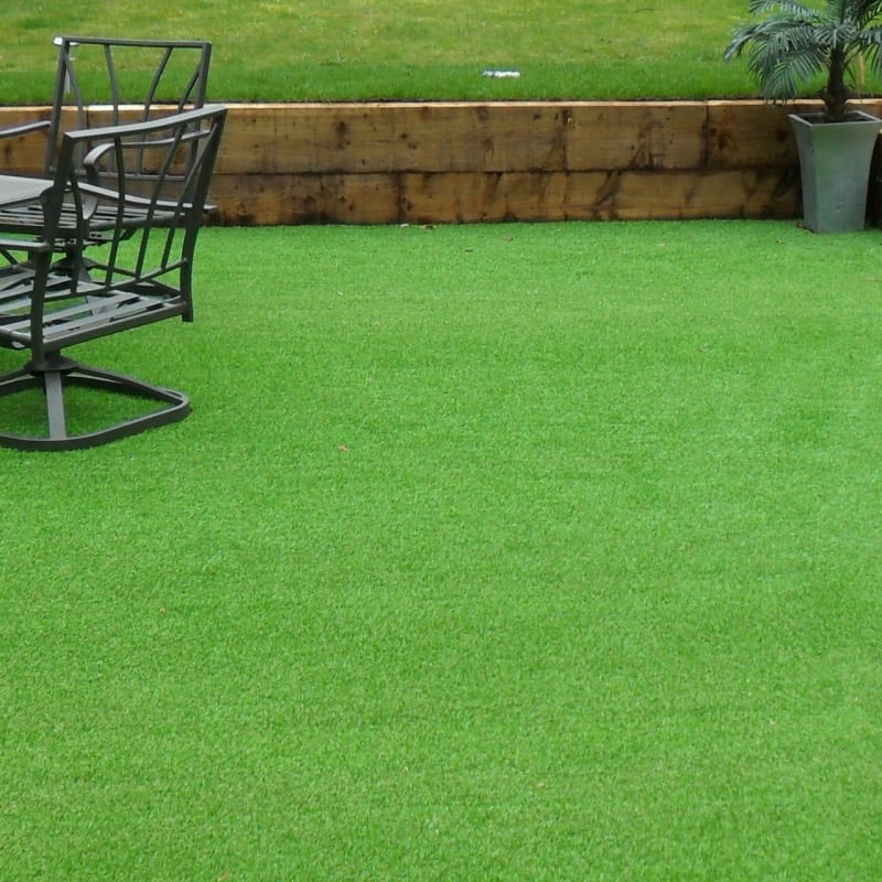 Cleaning muddy footprints off artificial turf Doleader