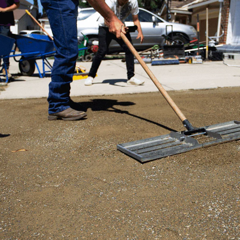 تحضير قاعدة التربة لتركيب العشب الصناعي دوليدر