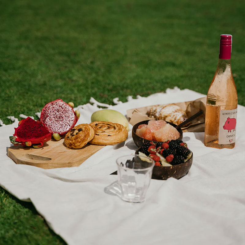 Cleaning food stains debris from grass mats Doleader