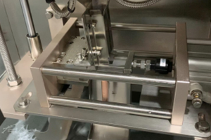 vertical liquid packaging machine with shape cutting