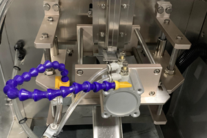 vertical granular and powder packing machine with cutting device