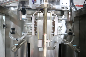 medical powder packing machine with vertical sealing