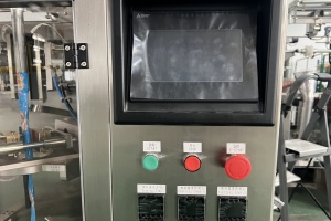 VFFS liquid packing machine with touch screen