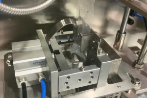 double-line packing machine with cutting