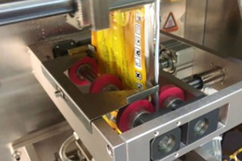 construction of irregular shape sachet packing machine