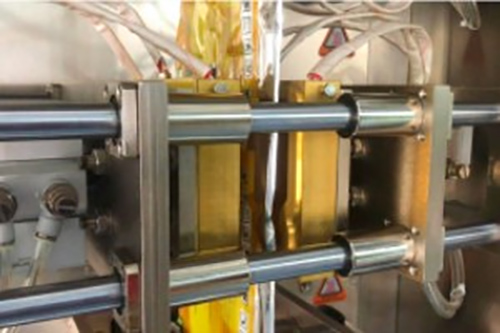 construction of irregular shape sachet packing machine