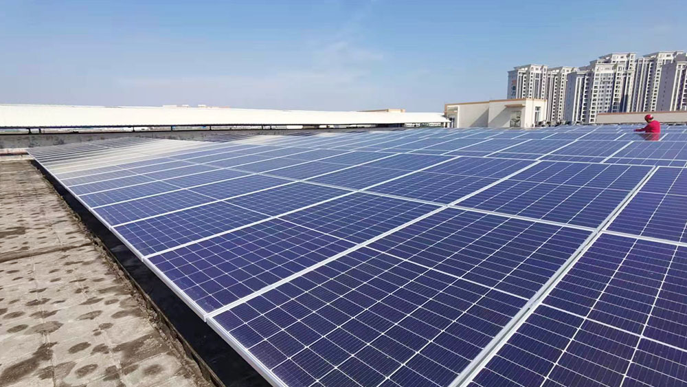Rooftop solar power generation system put into use