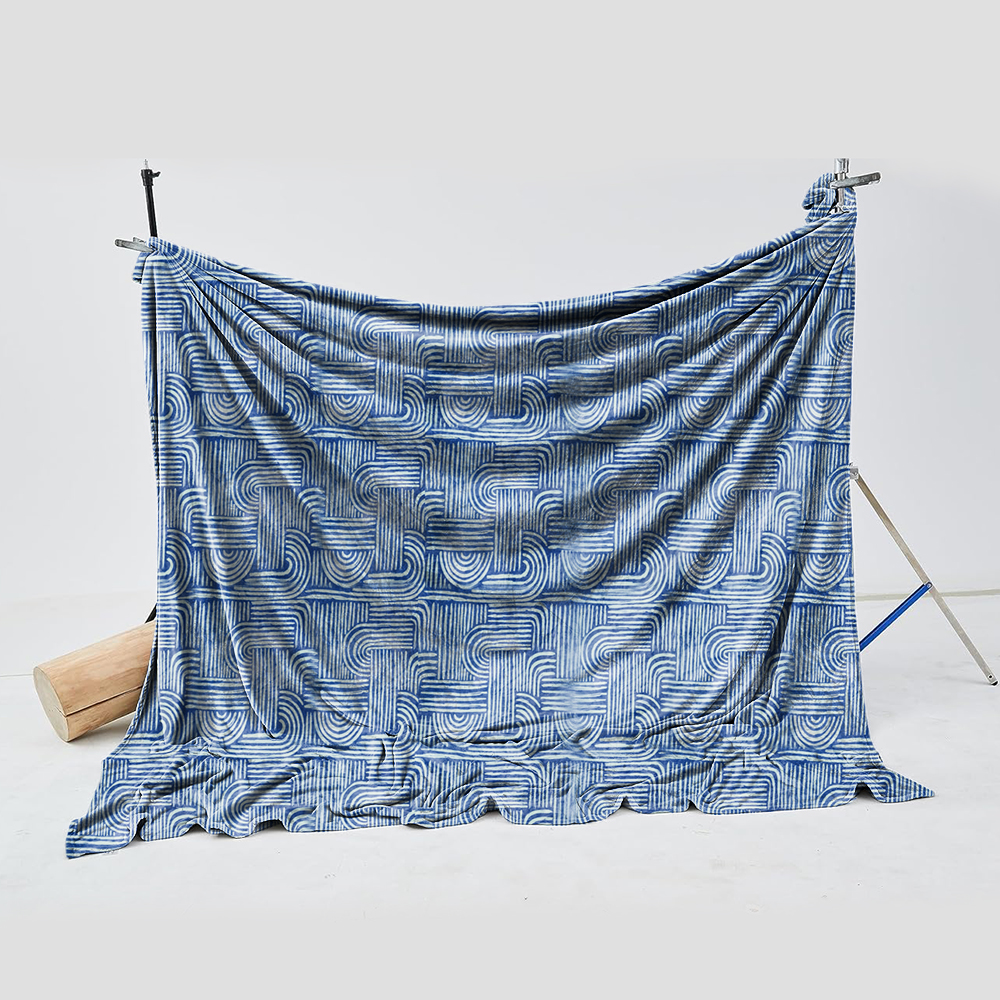  Customized Soft Cozy Extra Large Throw Blankets for Bed Oversized King Flannel Blanket manufacturers From China | Dalston 