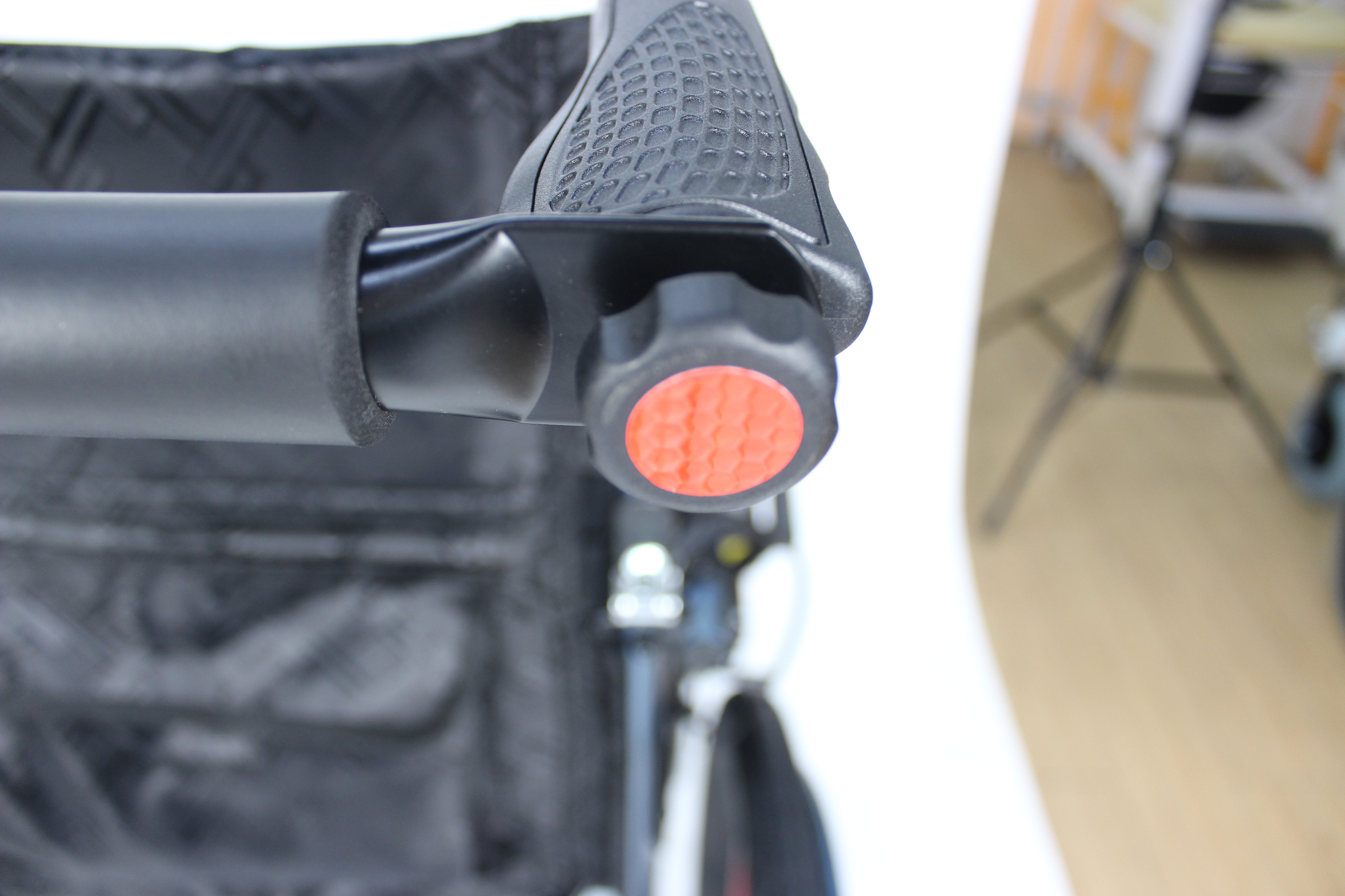 Lightweight electric wheelchairs Folding