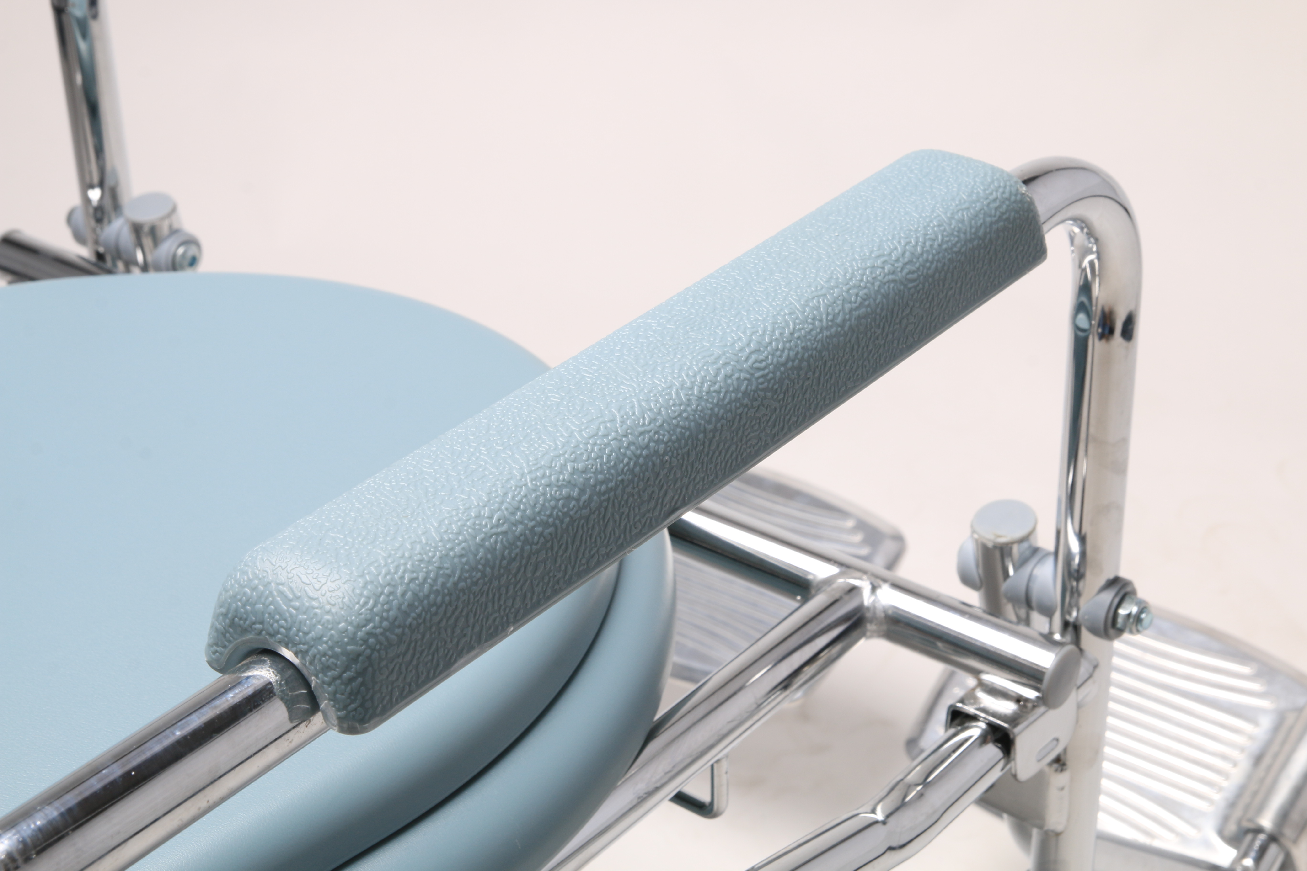 bathroom commode chair