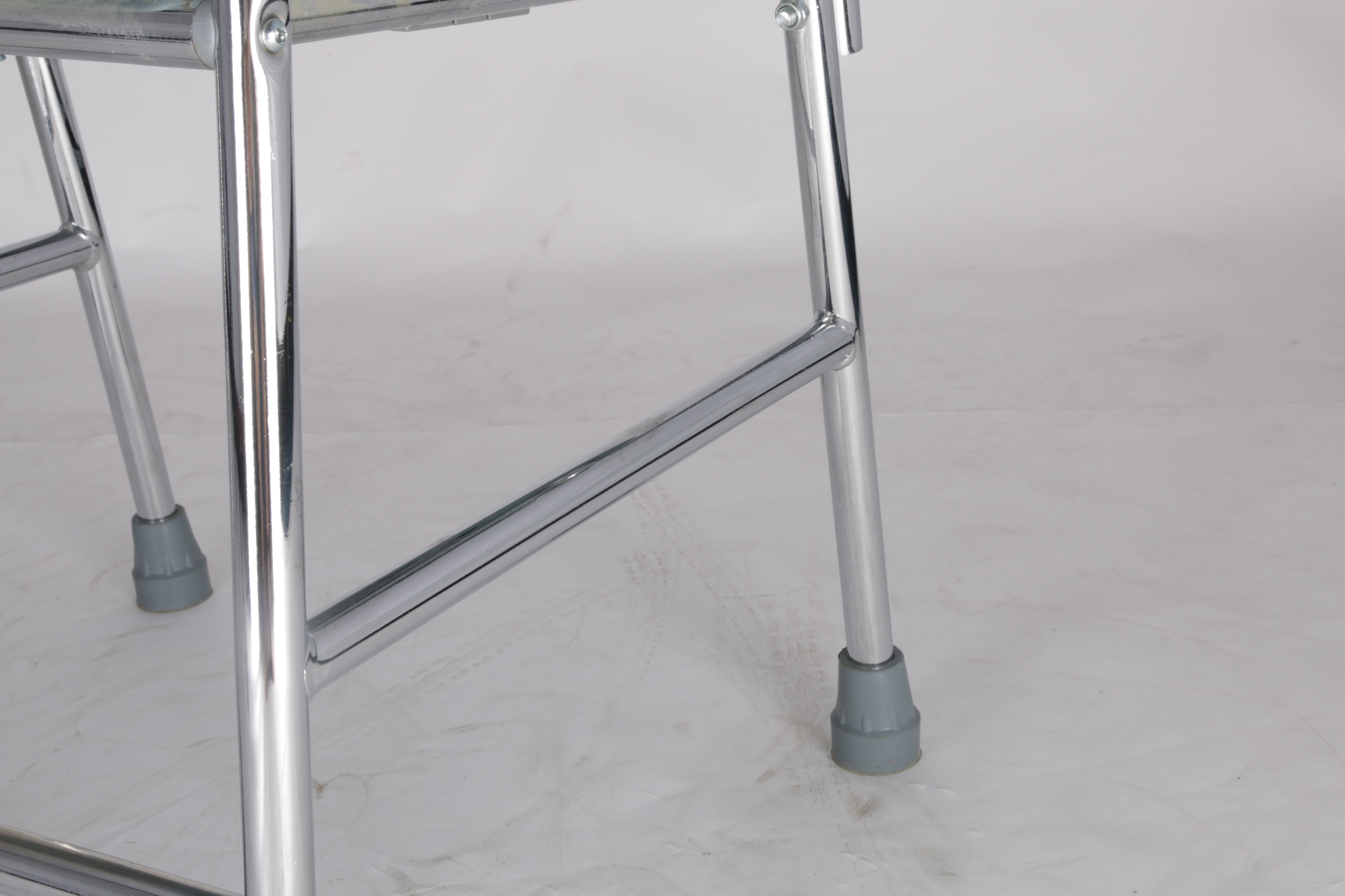commode chair with seat and back