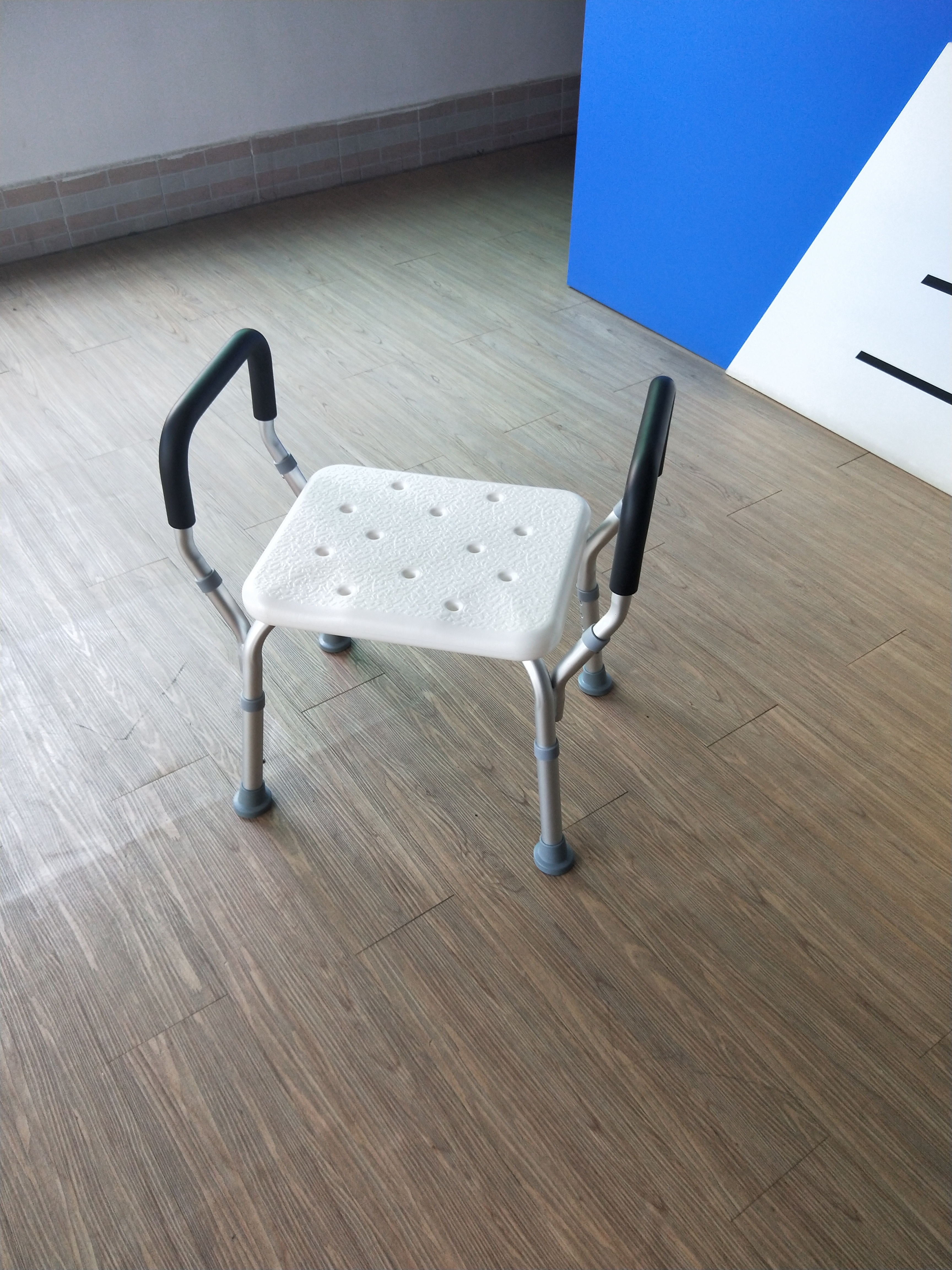 shower chair with arms